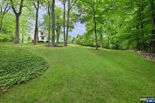 16 Knollwood Road, Upper Saddle River, NJ 07458