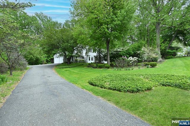 16 Knollwood Road, Upper Saddle River, NJ 07458