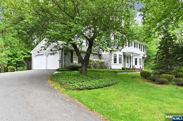 16 Knollwood Road, Upper Saddle River, NJ 07458