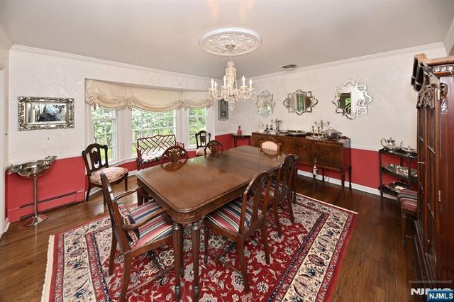 16 Knollwood Road, Upper Saddle River, NJ 07458