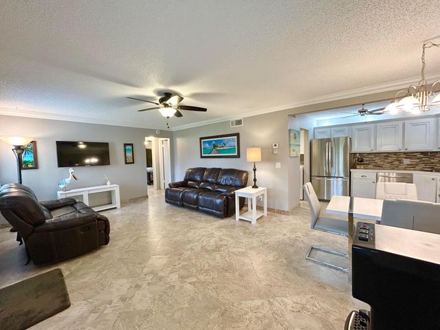 223 Pine Hov Circle C-2, Greenacres, FL 33463