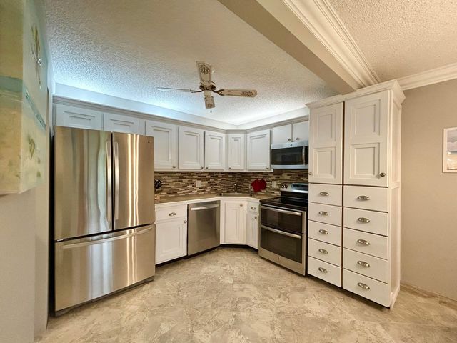 223 Pine Hov Circle C-2, Greenacres, FL 33463