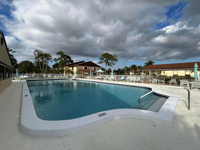 223 Pine Hov Circle C-2, Greenacres, FL 33463