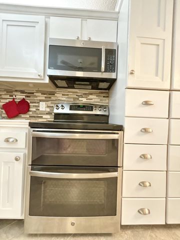 223 Pine Hov Circle C-2, Greenacres, FL 33463