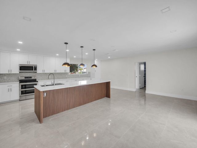 21020 Highland Lakes Boulevard, Miami, FL 33179