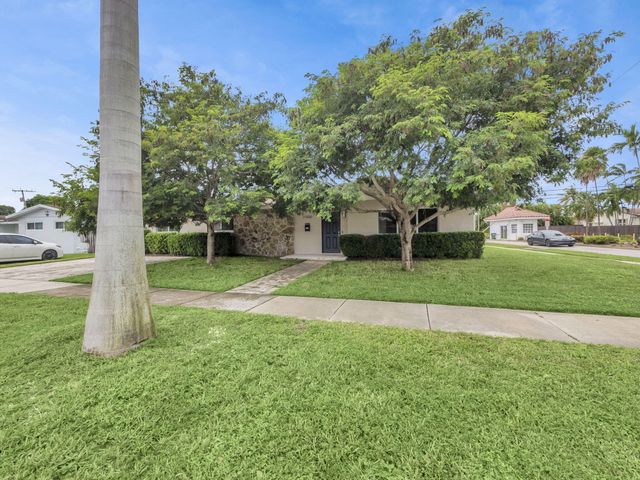 21020 Highland Lakes Boulevard, Miami, FL 33179