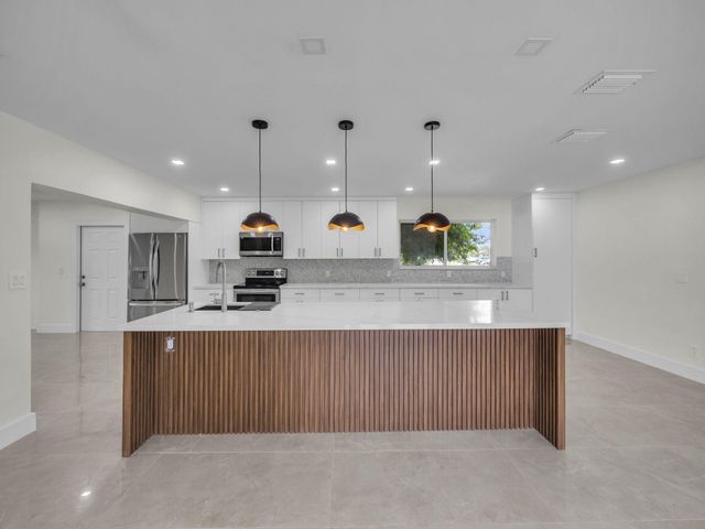 21020 Highland Lakes Boulevard, Miami, FL 33179