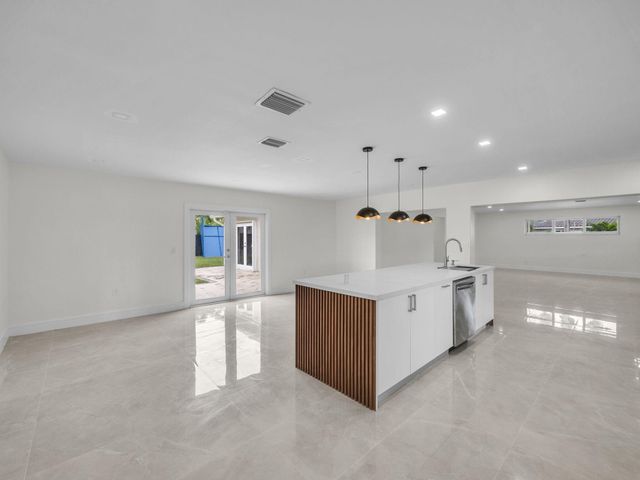 21020 Highland Lakes Boulevard, Miami, FL 33179