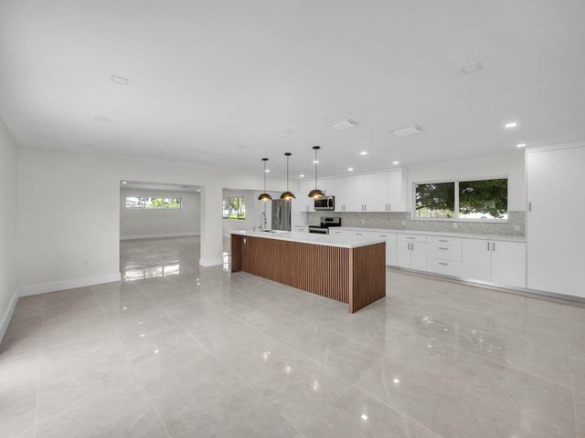 21020 Highland Lakes Boulevard, Miami, FL 33179