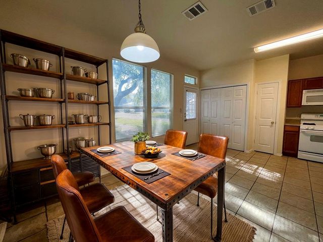 251 Utterback A, Kyle, TX 78640