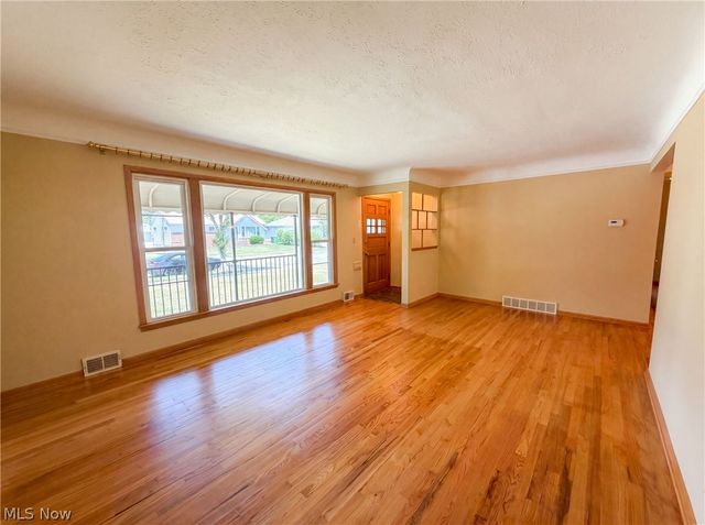 4406 Urban Drive, Cleveland, OH 44121