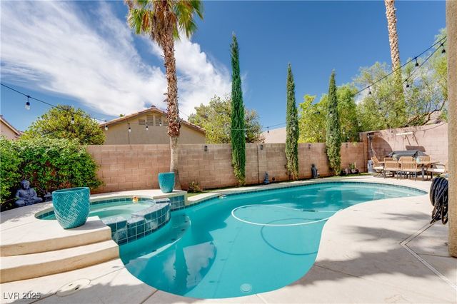 10665 Blue Nile Court, Las Vegas, NV 89144