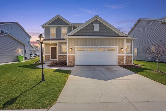 547 Wild Oak ROAD, Hartland, WI 53029