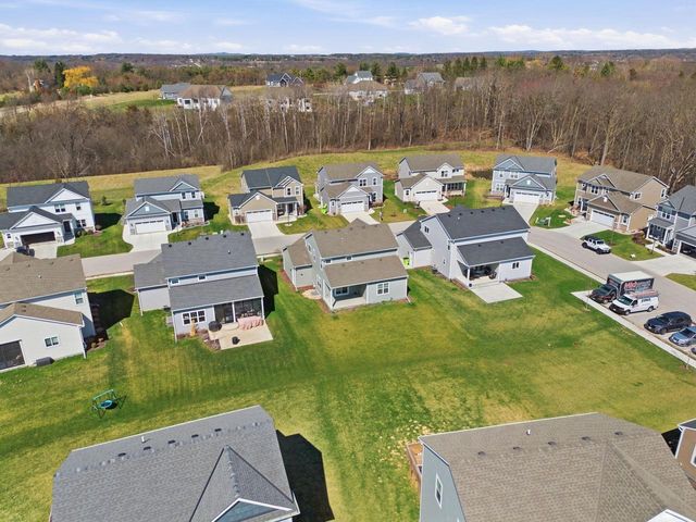 547 Wild Oak ROAD, Hartland, WI 53029