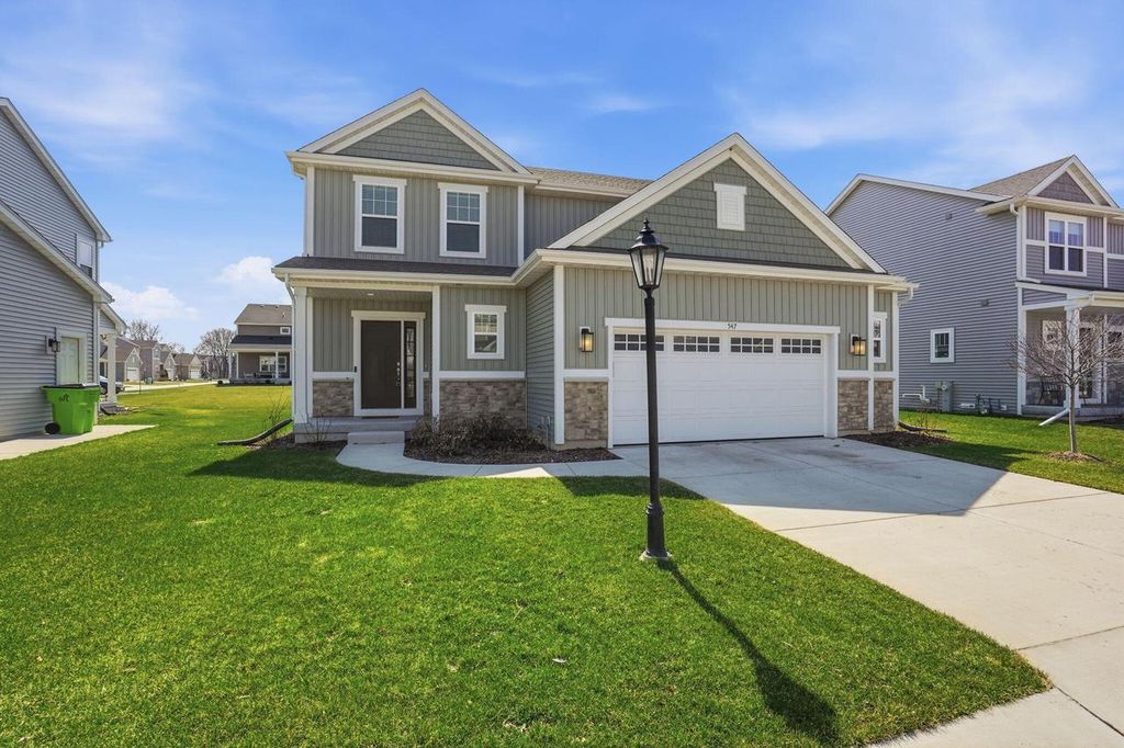 547 Wild Oak ROAD, Hartland, WI 53029