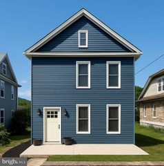 25 S MANN AVE, Yeagertown, PA 17099