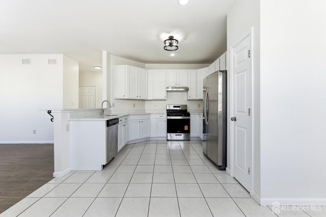 16 Rolling Brook Drive, Edison, NJ 08820