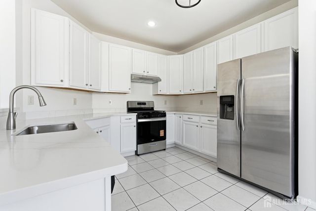 16 Rolling Brook Drive, Edison, NJ 08820