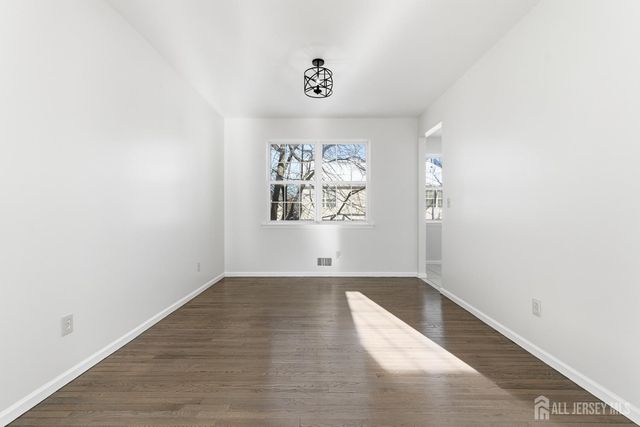 16 Rolling Brook Drive, Edison, NJ 08820