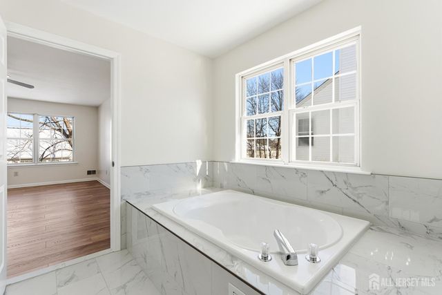 16 Rolling Brook Drive, Edison, NJ 08820