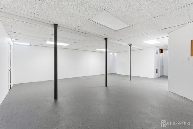 16 Rolling Brook Drive, Edison, NJ 08820