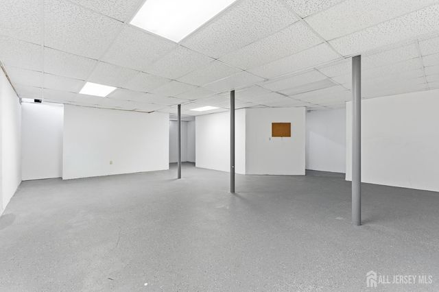 16 Rolling Brook Drive, Edison, NJ 08820