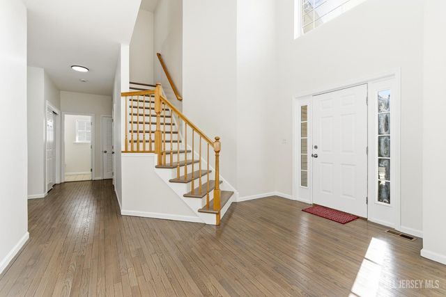 16 Rolling Brook Drive, Edison, NJ 08820