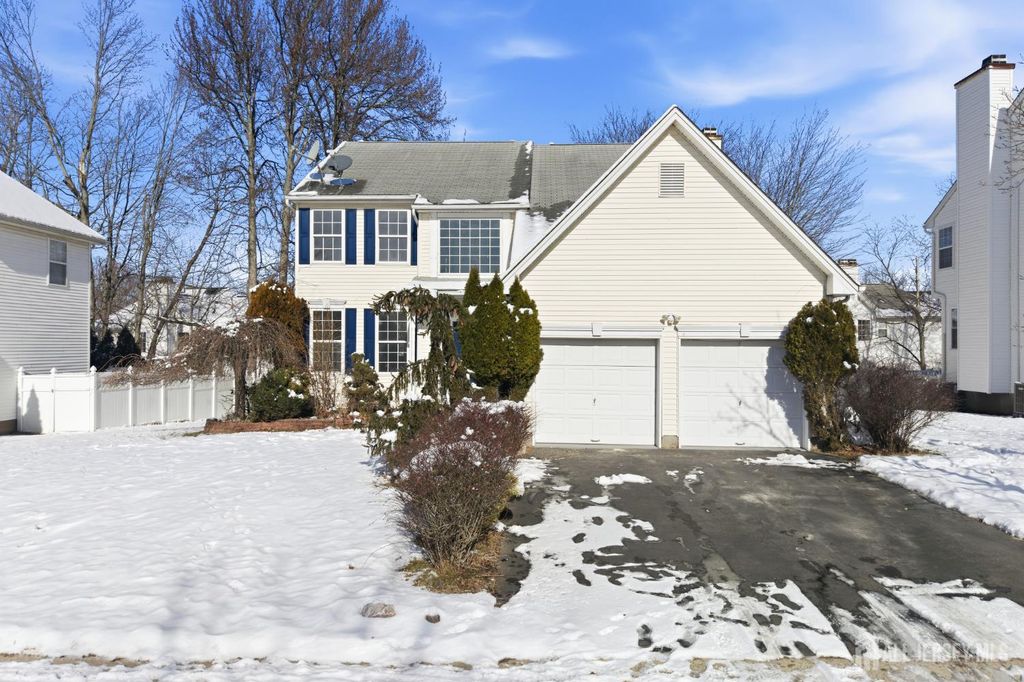 16 Rolling Brook Drive, Edison, NJ 08820