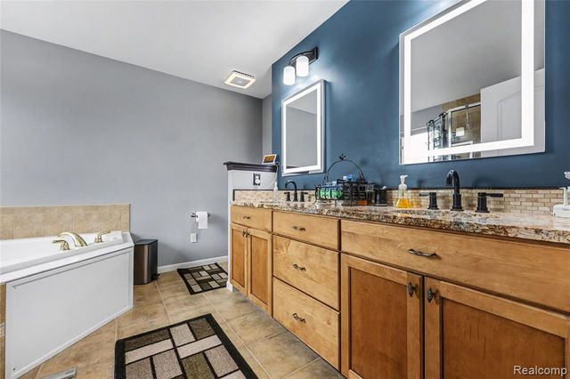 50414 Greycoat Lane, Macomb, MI 48044