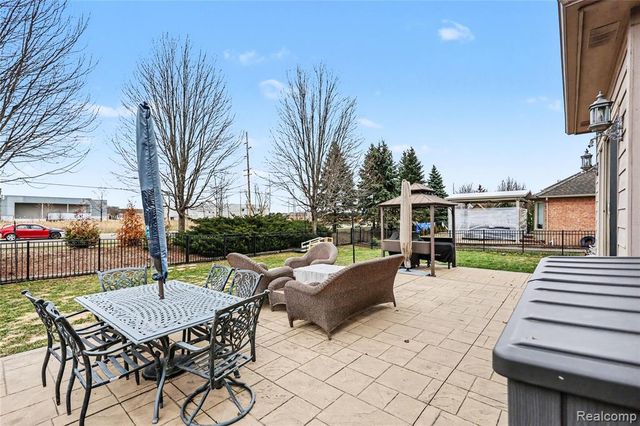 50414 Greycoat Lane, Macomb, MI 48044