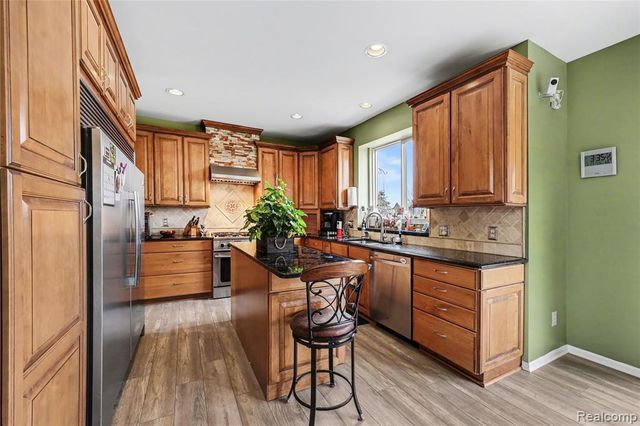 50414 Greycoat Lane, Macomb, MI 48044