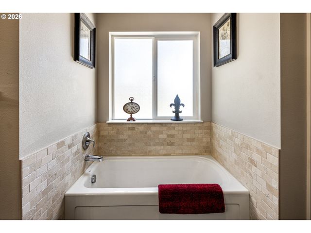 1452 LACOCK KELCHNER Rd, Underwood, WA 98651