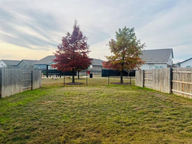 176 Andross LN, Bastrop, TX 78602