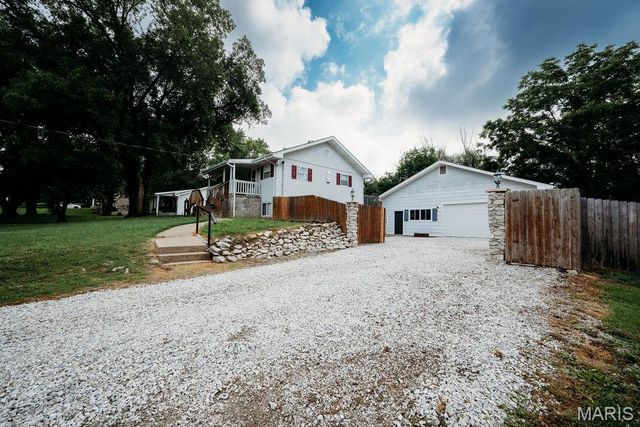47 Lillian Drive, St Charles, MO 63304