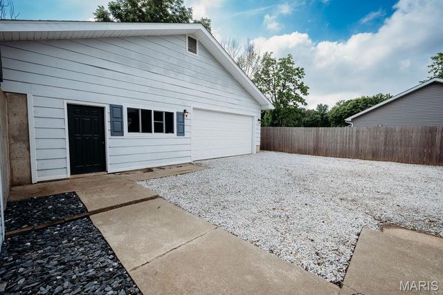 47 Lillian Drive, St Charles, MO 63304