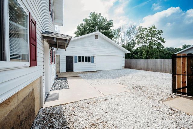 47 Lillian Drive, St Charles, MO 63304