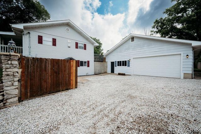 47 Lillian Drive, St Charles, MO 63304