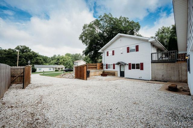 47 Lillian Drive, St Charles, MO 63304