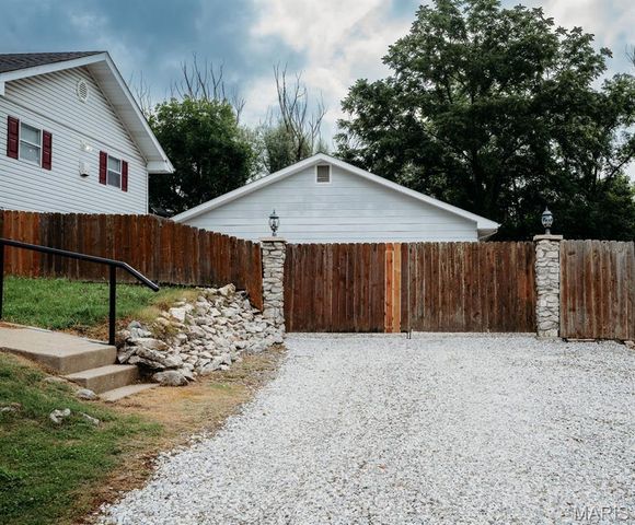 47 Lillian Drive, St Charles, MO 63304