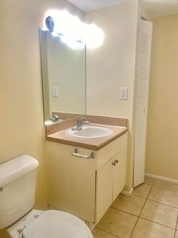1200 LAKE VICTORIA Drive C, West Palm Beach, FL 33411