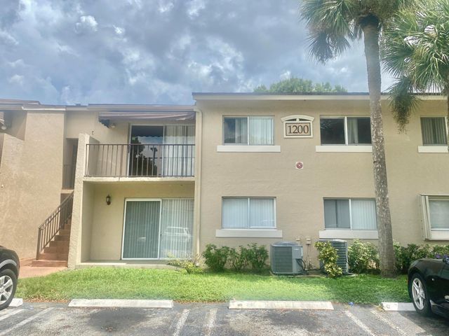 1200 LAKE VICTORIA Drive C, West Palm Beach, FL 33411
