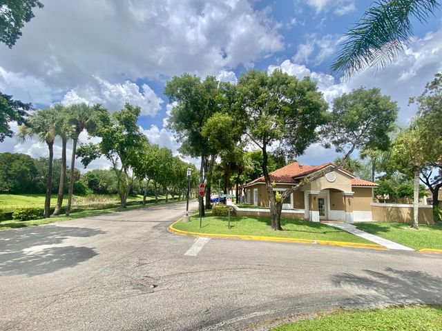 1200 LAKE VICTORIA Drive C, West Palm Beach, FL 33411
