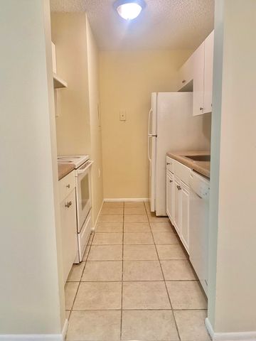 1200 LAKE VICTORIA Drive C, West Palm Beach, FL 33411