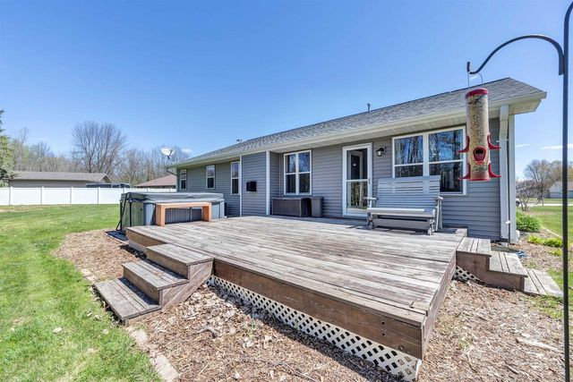 915 NIGHTINGALE COURT, Pulaski, WI 54162