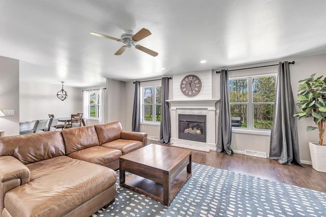 915 NIGHTINGALE COURT, Pulaski, WI 54162