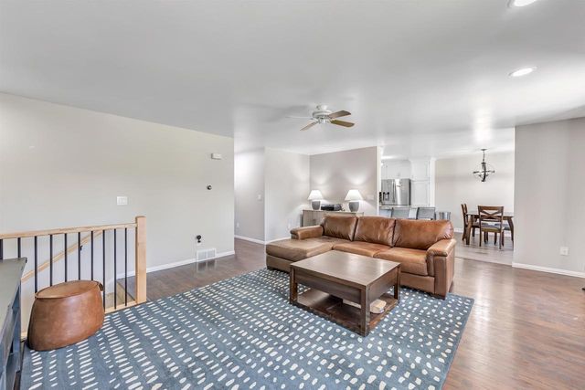 915 NIGHTINGALE COURT, Pulaski, WI 54162