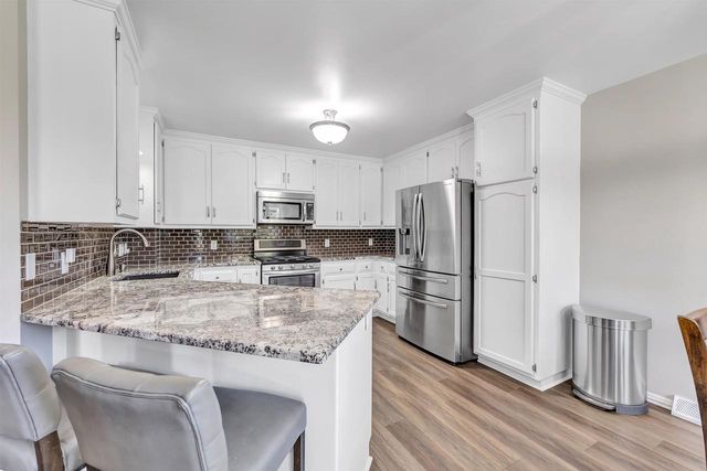 915 NIGHTINGALE COURT, Pulaski, WI 54162