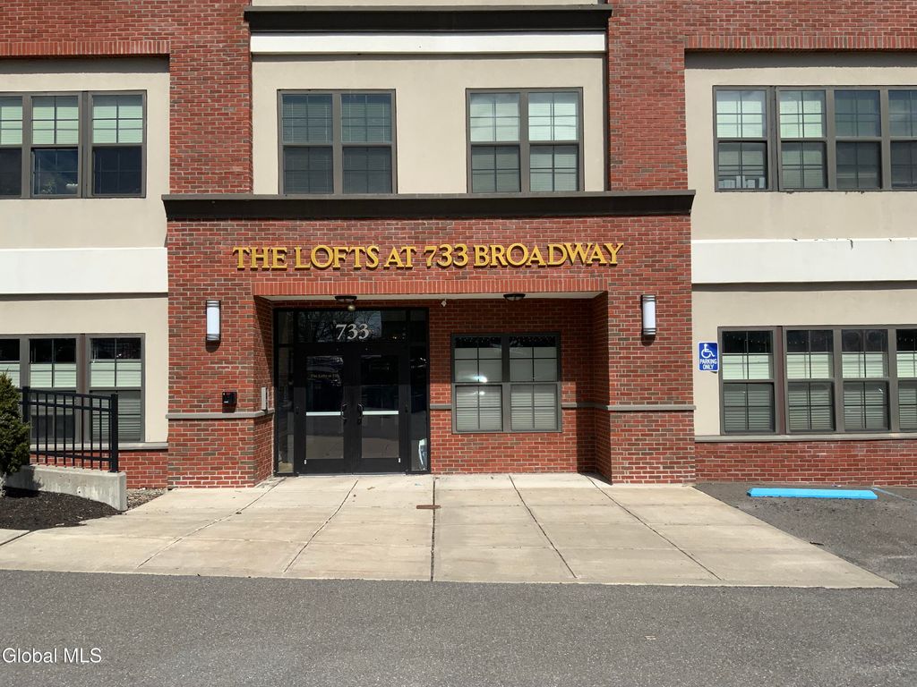 733 Broadway 203, Albany, NY 12207