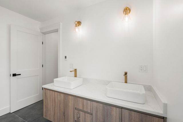 10 Laurel Lane, Forestdale, MA 02644