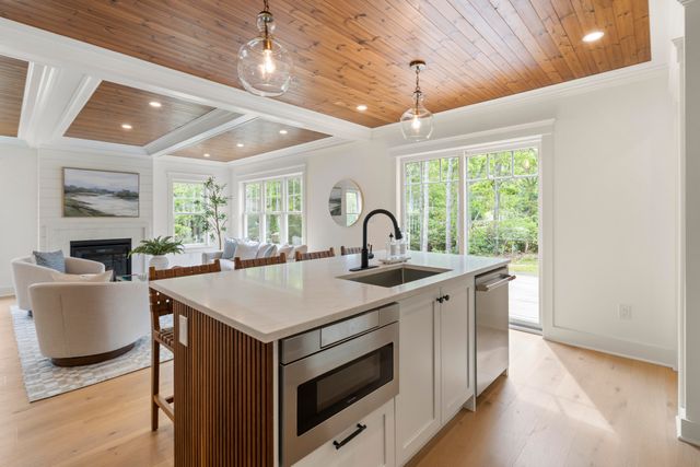 10 Laurel Lane, Forestdale, MA 02644